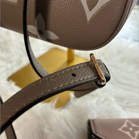 LV bag and wallet - Picture 4 of 16